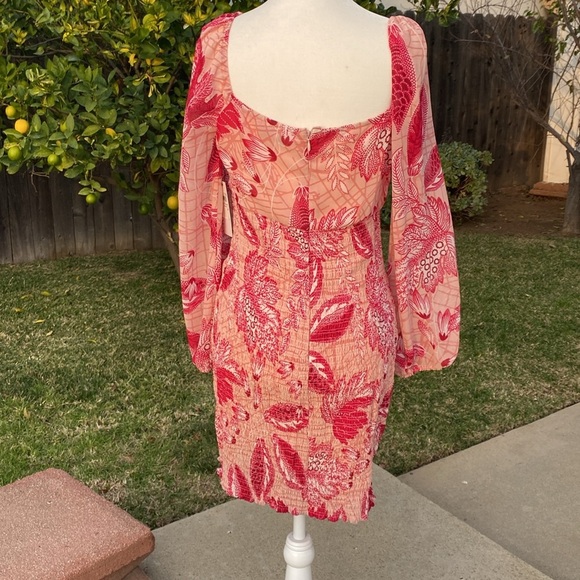 GUESS  CYPRESS RED PUFFED SLEEVES MAUVE PRINT SMOCKED MINI DRESS Sz ME… - Picture 6 of 16